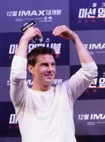 Tom Cruise at MI4 premiere in Japan and Korea on 1st Dec 2011 (28).JPG